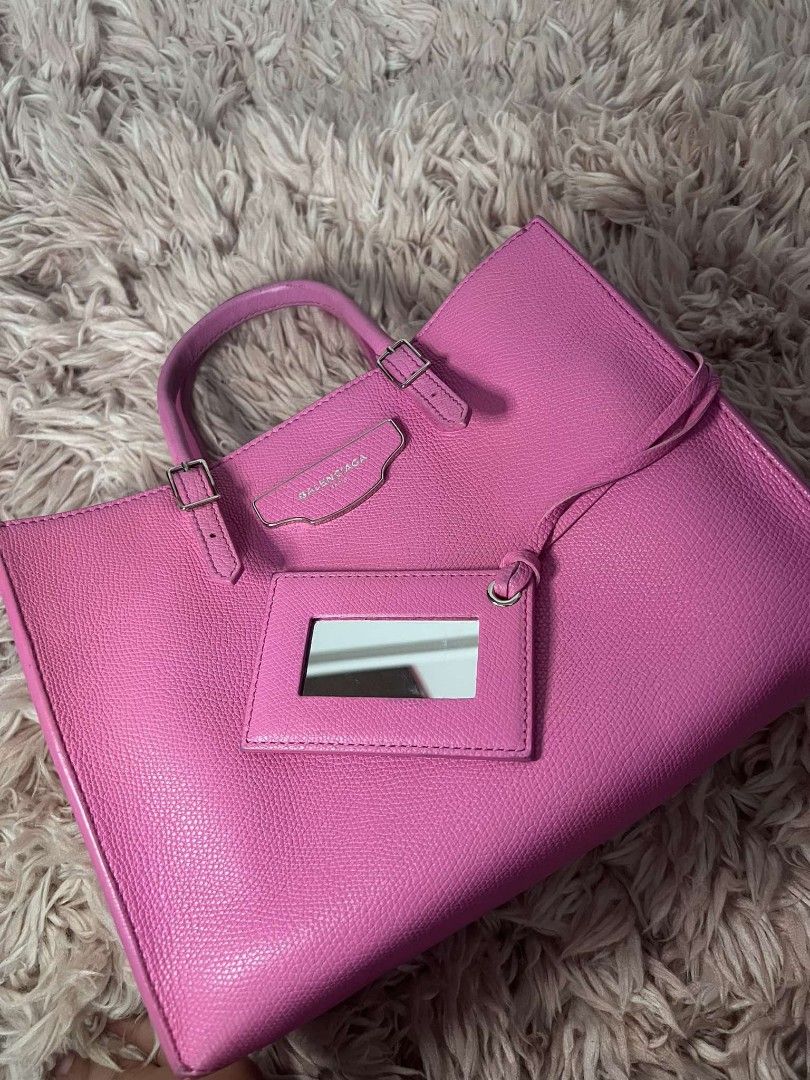 Balenciaga Papier (Negotiable) (Category: Luxury Bags & Wallets) located in Quezon City. Submitted by jocjocjoc (Listing ID 1316386088, Image 3). Description: NEGOTIABLE MEET UP: Ever Gotesco Commonwealth.