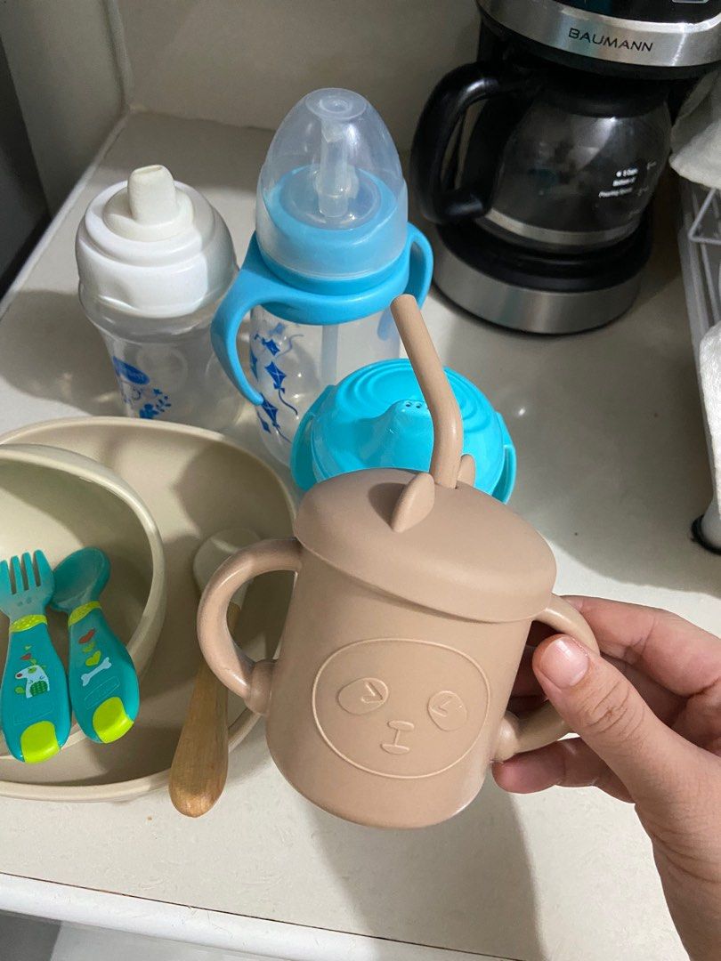 Bundle eating set (8 items included) (Category: Weaning & Toddler Feeding) located in Quezon City. Submitted by hardstickysocks (Listing ID 1316309954, Image 3). Description: Suction plate Suction bowl Chicco spoon and fork Silicone spoon Silicone Cup with lid and straw Sipply cup with straw 2 more sipply cup .