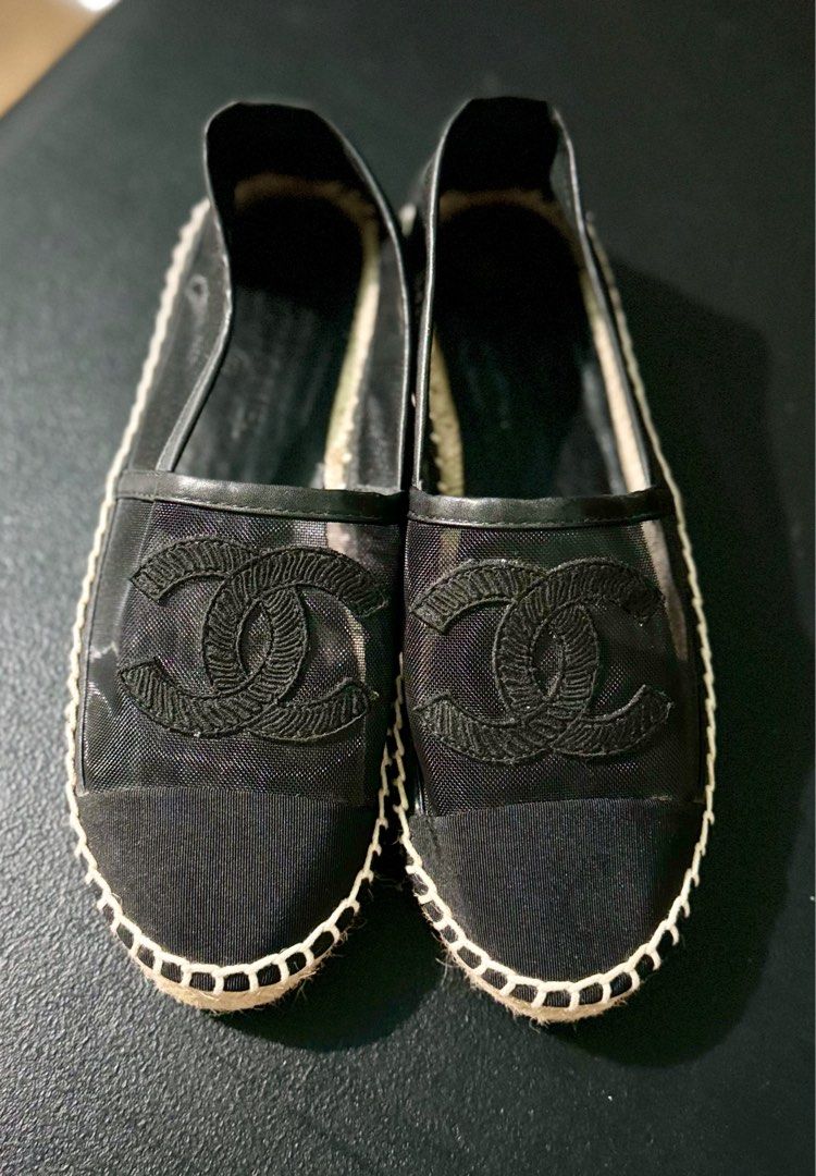 Chanel Espadrille size 38 (Category: Sneakers & Footwear) located in Dagupan City. Submitted by luckyluxbyemgee (Listing ID 1316342379, Image 1). Description: Aunthentic or else moneyback if proven fake💯‼️ Chanel Black Mesh and Leather Interlocking CC Logo Espadrille Flats Rank A/ No Flaws with minimal sign of use/ clean sole size 38 on mark /10 inches by measurement can fit to size 7-8. Chanel dustbag included Rfs: unfit ☹️ Can provide more pic