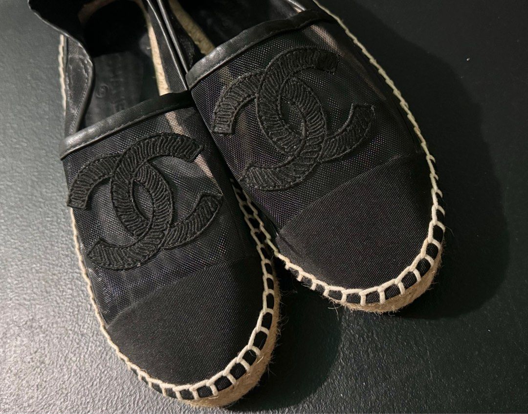Chanel Espadrille size 38 (Category: Sneakers & Footwear) located in Dagupan City. Submitted by luckyluxbyemgee (Listing ID 1316342379, Image 2). Description: Aunthentic or else moneyback if proven fake💯‼️ Chanel Black Mesh and Leather Interlocking CC Logo Espadrille Flats Rank A/ No Flaws with minimal sign of use/ clean sole size 38 on mark /10 inches by measurement can fit to size 7-8. Chanel dustbag included Rfs: unfit ☹️ Can provide more pic