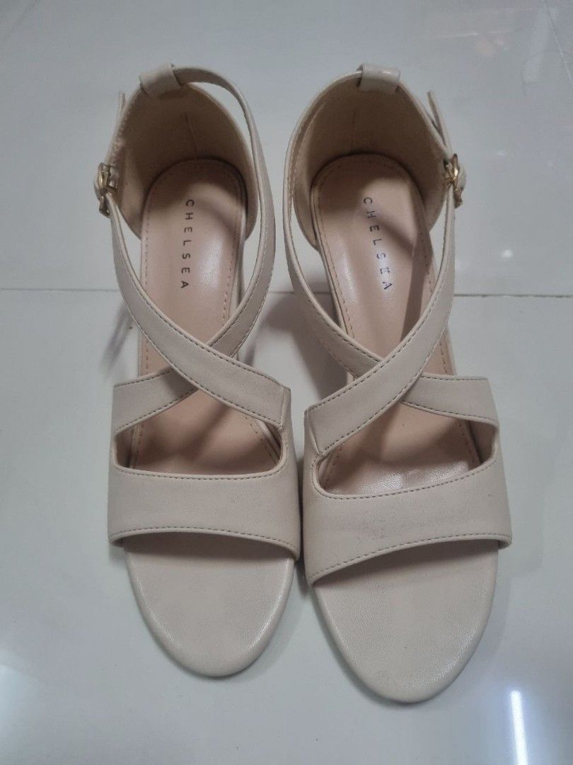 Chelsea Sale (Category: Flats & Sandals) located in Quezon City. Submitted by jasmincab (Listing ID 1316282544, Image 3). Description: used once only original price 1899 di ko na.mahanap original box.