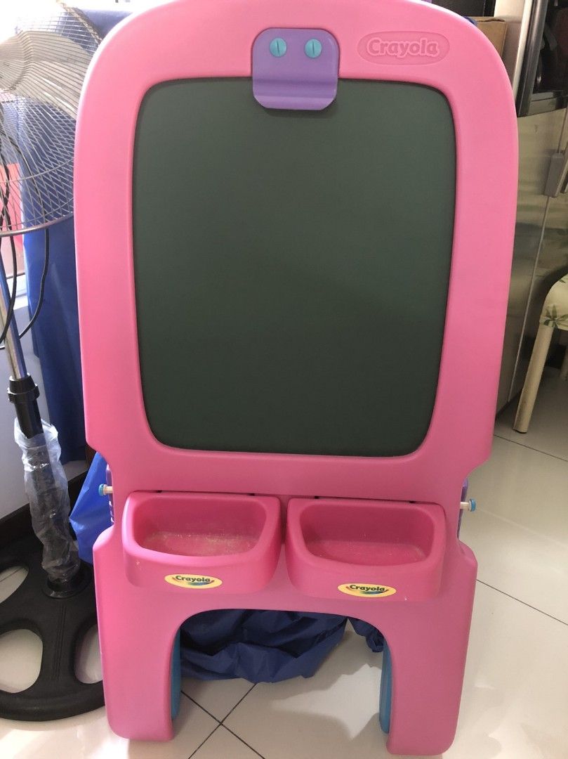 Crayola Blackboard and Whiteboard 2 in 1 (Category: Stationery & School Supplies) located in Quezon City. Submitted by lamquel (Listing ID 1316425757, Image 1). Description: Issues: Whiteboard has little scratches..