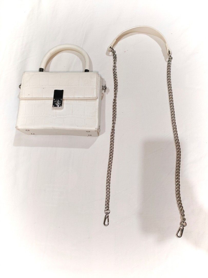 Euro-col white box type shoulder bag (Category: Luxury Bags & Wallets) located in Lingayen. Submitted by eckkaaa213 (Listing ID 1316357114, Image 1). Description: Lining intact no issue on strap and bag. Need ng linis lang Good for formal or casual event repainted.