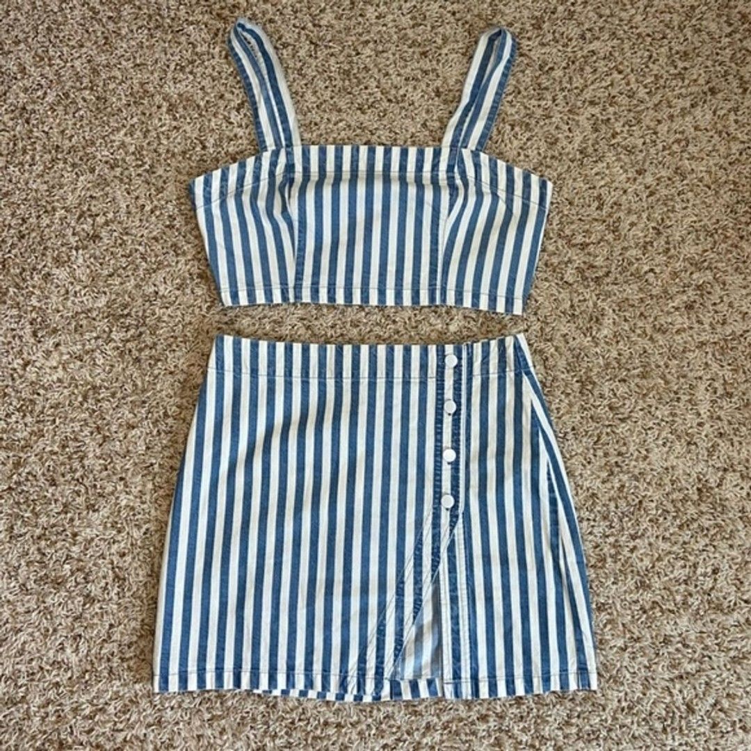 f21 forever21 coords bralette & skirt (Category: Sets or Coordinates) located in Pasig City. Submitted by authph (Listing ID 1316398726, Image 1). Description: never used like new size Small sf c/o buyer.