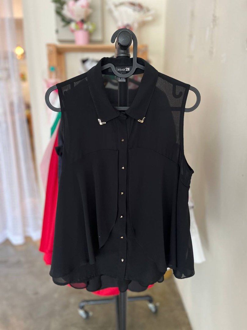 Forever 21 Black Sleeveless Blouse