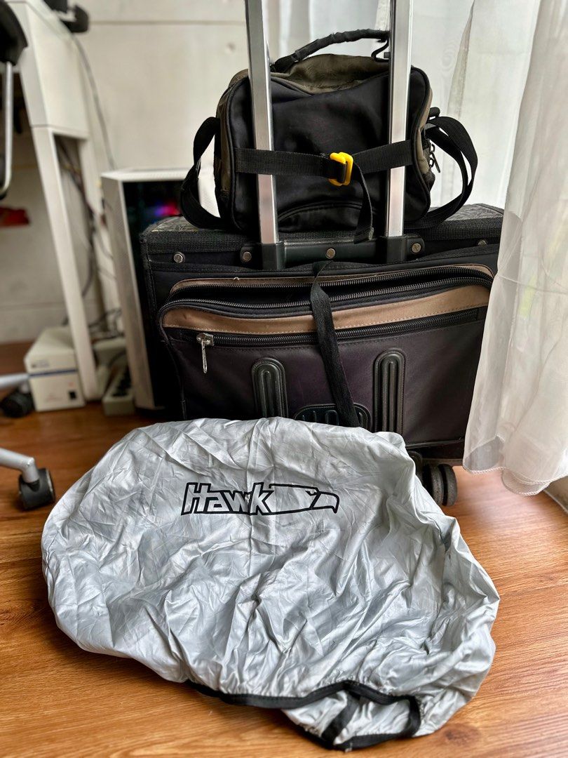 HAWK Stroller Bag (Category: Strollers) located in Cabuyao City. Submitted by mignonie11 (Listing ID 1316386870, Image 3). Description: - MAS TOUGH pa kaysa sa Mama mo - MAS MATIBAY kaysa sa paninindigan mo - MAS TUMATAGAL kaysa sa attention span ng Gen Z - ‘Di kailangan ng ‘gentle parenting’ (pero mas ok kung meron) - Kid-tested: kahit ibalibag pa ng kid mo or nung konduktor ng school service (joke pero puede mo i-try) - pre-loved by 2 kids for 