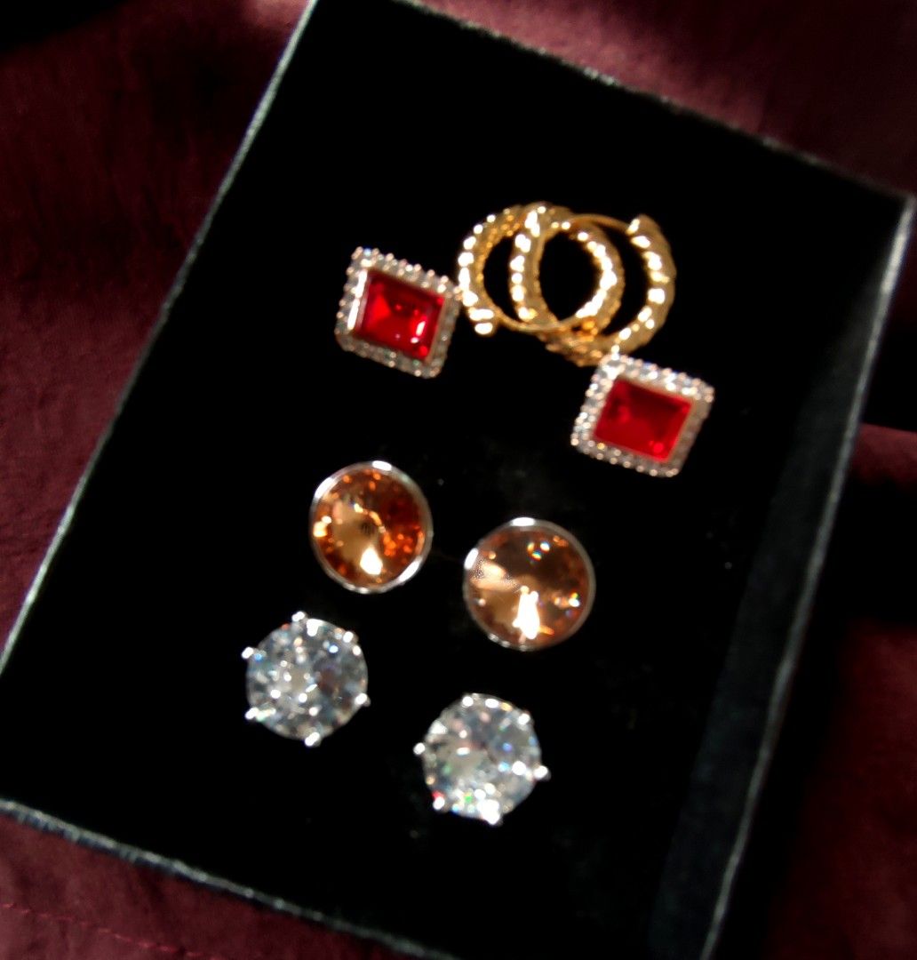 High Quality Precious Gems earrings - Take All! (Category: Earrings) located in San Juan City. Submitted by blesi (Listing ID 1316338588, Image 2). Description: Take All High Quality Precious Gems earrings Non-Tarnish Hypo-allergenic.