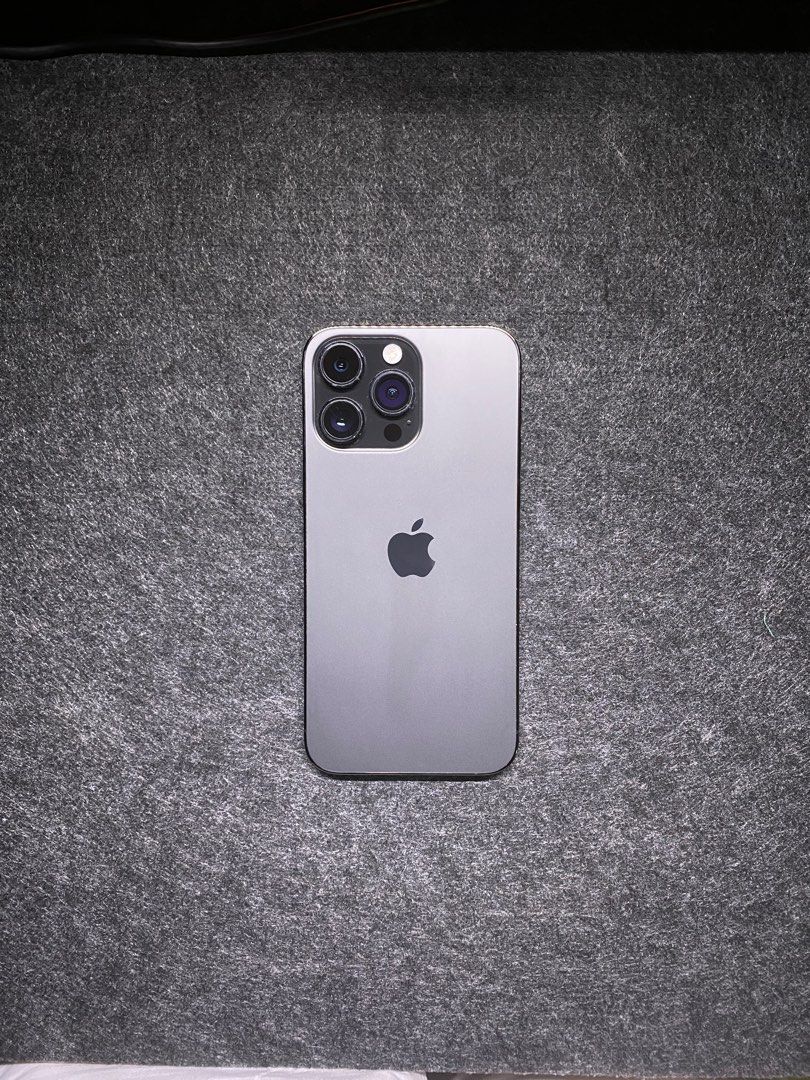 iPhone 14 Pro Max | 128GB | Space Gray (Category: iPhone 14 Series) located in Quezon City. Submitted by amdacles (Listing ID 1316374485, Image 2). Description: iPhone 14 Pro Max Space Black LADY OWNED. 97% Smooth with small dent on right-side edge (Please check image please). Capacity: 128 GB iOS Version: 17.3.1 Battery Health: 90% Coverage Expired Inclusions: - iPhone 14 Pro Max - Box - Lightning Cable Bought last January 2023. Serial number is