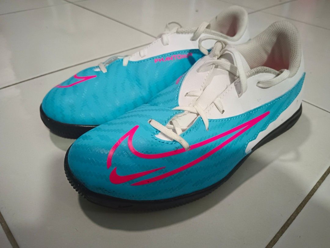 Kasut futsal badminton Nike Phantom