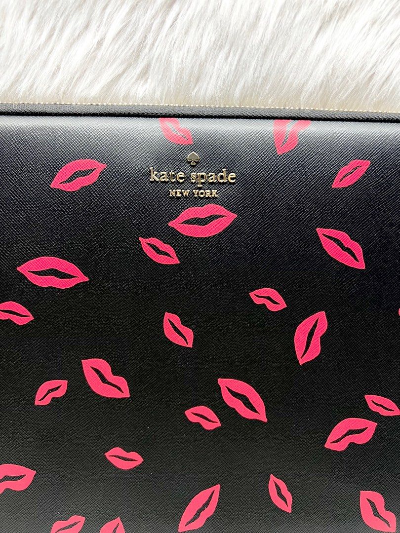 Kate Spade KS New York Laptop Case Sleeve. Fits 15 inches laptop. (Category: Purses & Pouches) located in Manila. Submitted by Authentic.Hub (Listing ID 1316400686, Image 2). Description: Kate Spade New York Laptop Case Sleeve. Fits 15 inches laptop. Measurements L:15.16” W:0.79” H:10.63” Fits Up to 15 Inch Laptop COLOUR Black Multi Silver-Toned Hardware MATERIAL Saffiano Calf Leather SIZE & FIT L:15.16” W:0.79” H:10.63” Fits Up to 15 Inch Laptop