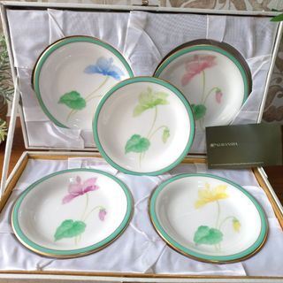 (Category: ) located in . Submitted by millennialmeetsvintage (Listing ID 1316382340, Image 1). Description: .
