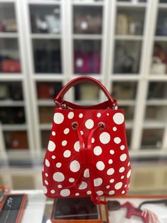 (Category: ) located in . Submitted by closetcompany (Listing ID 1316372962, Image 1). Description: .