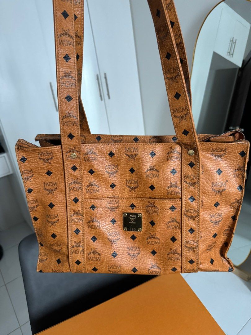 MCM Shopper’s Bag (Category: Luxury Bags & Wallets) located in Cabanatuan. Submitted by abegayler (Listing ID 1316282747, Image 1). Description: Mcm shoppers bag Bought in japan Authentic Still in good condition No major flaws Can do cop via lbv.