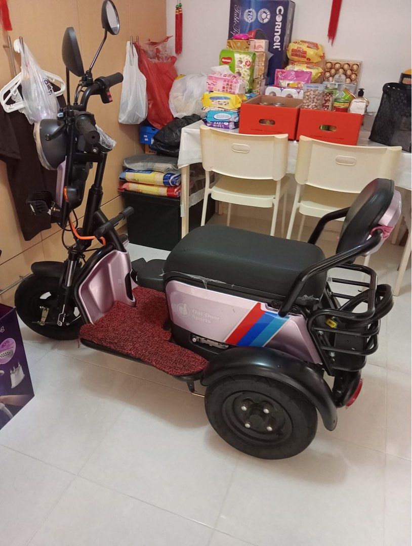 Mobility Scooter (Category: E-Scooters & E-Bikes) located in Singapore. Submitted by dailyservice (Listing ID 1316347708, Image 1). Description: open to negotiations .
