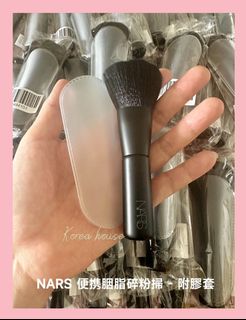 ⭐️現貨⭐️包順豐🩷NARS 便携胭脂碎粉掃 - 附膠套 （專櫃貨）🩷$45/個  ⭐️蝕本價，請不要講價。講價不回覆。🙏🏻64209389815939110