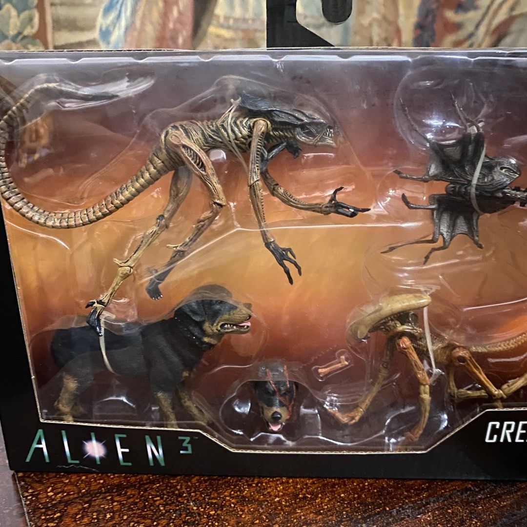 NECA alien 3 creature pack deluxe figure, Toys & Collectibles