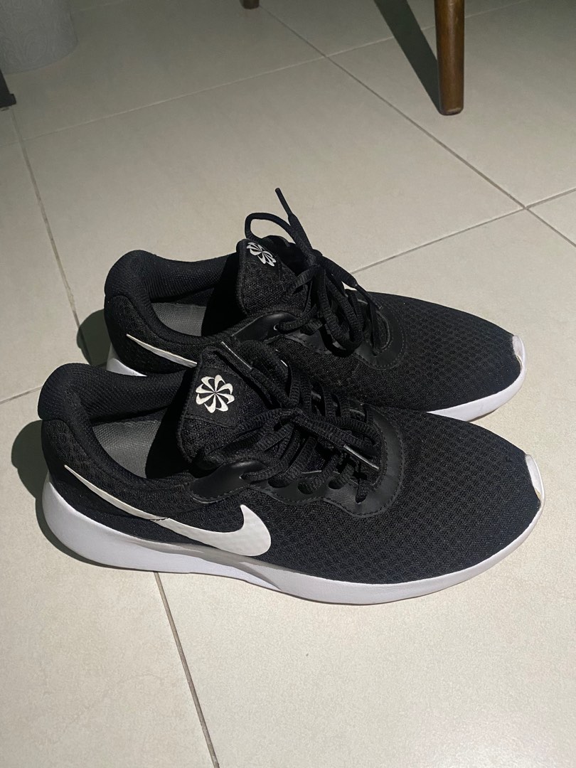 Nike Tanjun Black White Men s Fashion Footwear Sneakers on Carousell