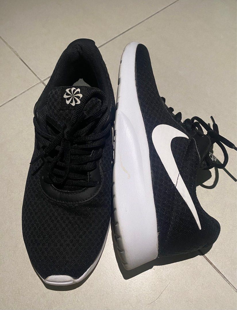 Nike tanjun black nyc cheap