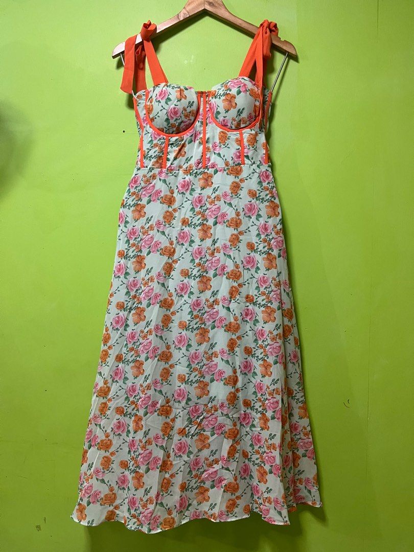 Padded Dress (Category: Dresses) located in Carmona. Submitted by boldbear.e4b354 (Listing ID 1316388635, Image 1). Description: Self tie padded dress smocked back Can fit up to large .