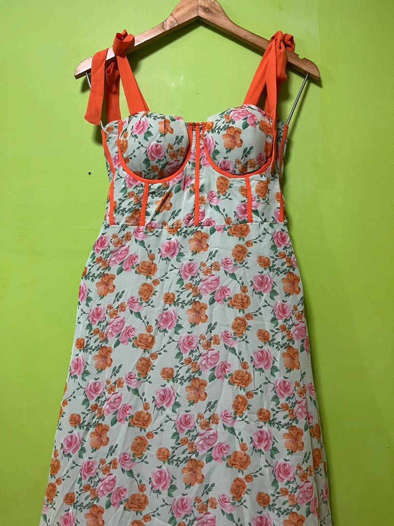 Padded Dress (Category: Dresses) located in Carmona. Submitted by boldbear.e4b354 (Listing ID 1316388635, Image 2). Description: Self tie padded dress smocked back Can fit up to large .