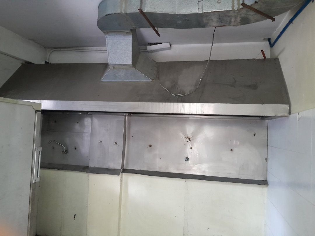 Range Hood (Category: Hobs & Hoods) located in Cainta. Submitted by dc_garage (Listing ID 1316327432, Image 1). Description: Bar: 3.15m x 90cm installed connections.