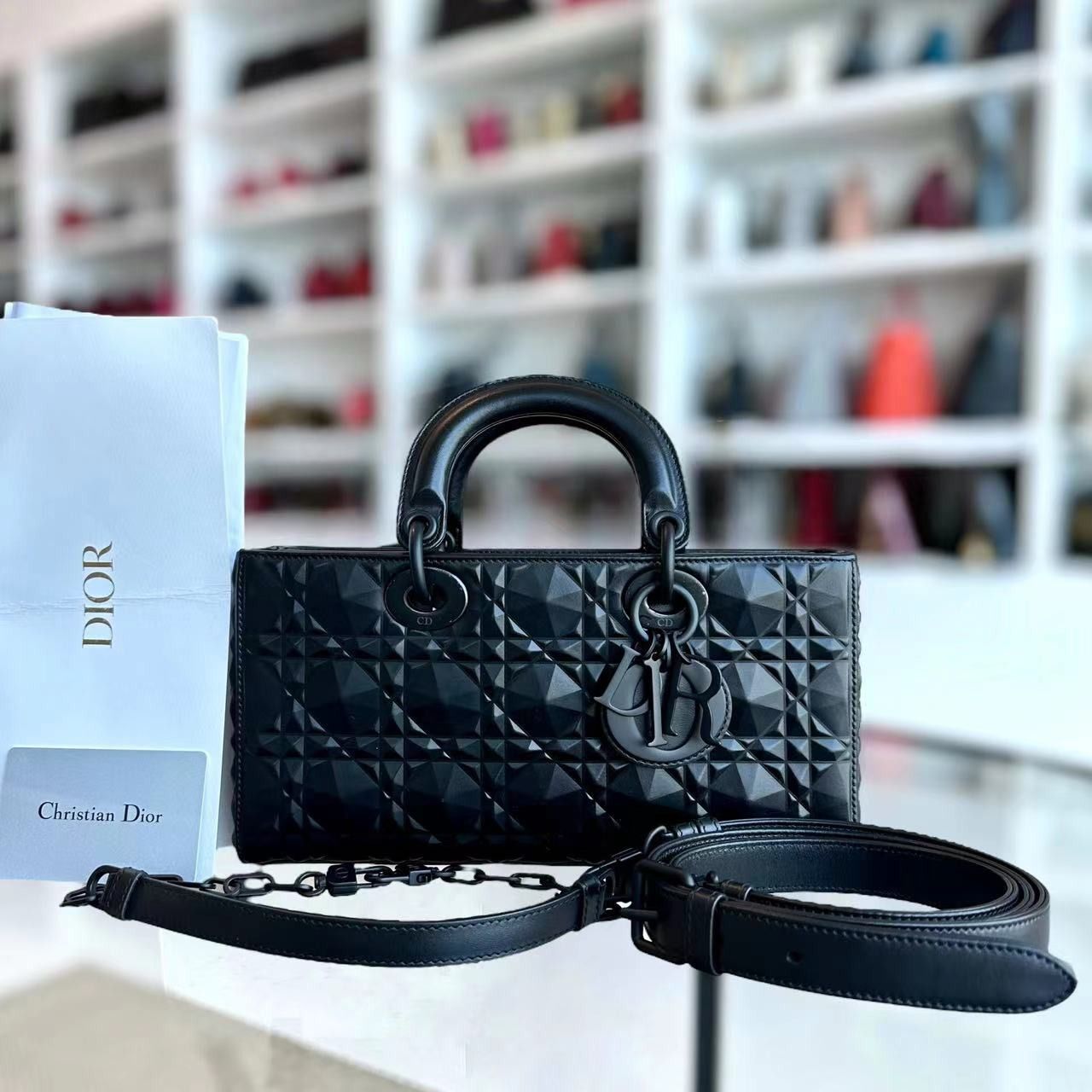 Dior all black store