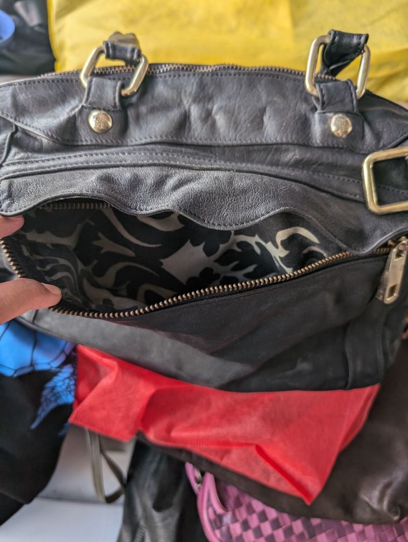 Rebecca Minkoff with Gold Bottom (Category: Luxury Bags & Wallets) located in Alburquerque. Submitted by bricabrac_n_thingamabobs (Listing ID 1316354544, Image 3). Description: Leather with gold hardware Not a common design Needs cleaning.