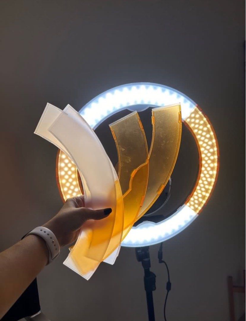 Ring light (Category: Makeup) located in Tagaytay City. Submitted by bohodreamer (Listing ID 1316359124, Image 1). Description: Ring light + accessories selling ring light, mirror, light stand, extra charger, and batteries..