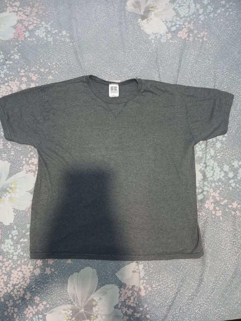 Russel Athletic Shirt (boxy) (Category: Tshirts & Polo Shirts ) located in Quezon City. Submitted by mathrift (Listing ID 1316390701, Image 1). Description: Russel athletic boxy fit shirt L-23 W-20.5 Issue-Gupit ung tag Color rate-9/10 200+sf j&t gcash payment (PAYMENT FIRST!).
