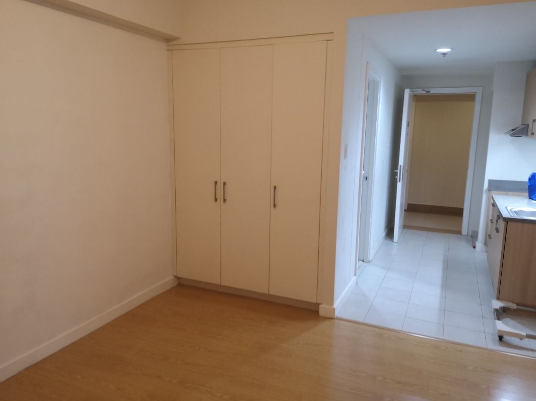 The grove by rockwell studio unit (Category: Apartments & Condos) located in Pasig City. Submitted by elijahcharles (Listing ID 1316435287, Image 3). Description: The Grove by rockwell Studio unit. 32 SQM Clean Title 1 parking slot Water Heater and AC Tenated until Aug 2025.