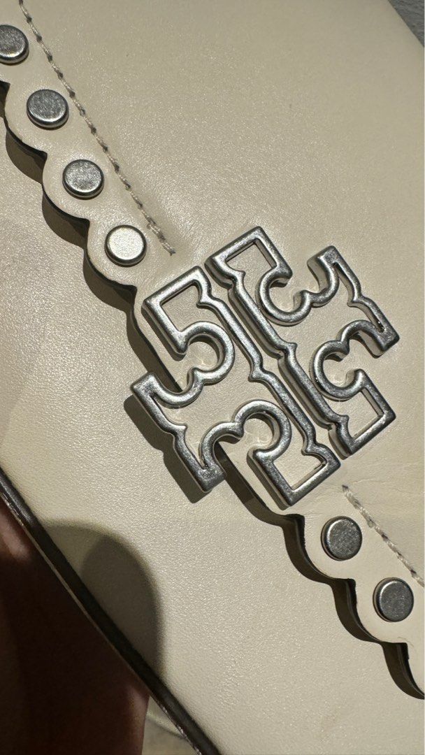 Tory burch White Convertible Crossbody Bag (Category: Shoulder Bags) located in Quezon City. Submitted by brandeditemsforless (Listing ID 1316443995, Image 2). Description: 🖤 Guaranteed original with card 🖤 From NYC 🖤 Open for lay-away 🖤 Ingat and daming nagkalat na fake sa Ph.