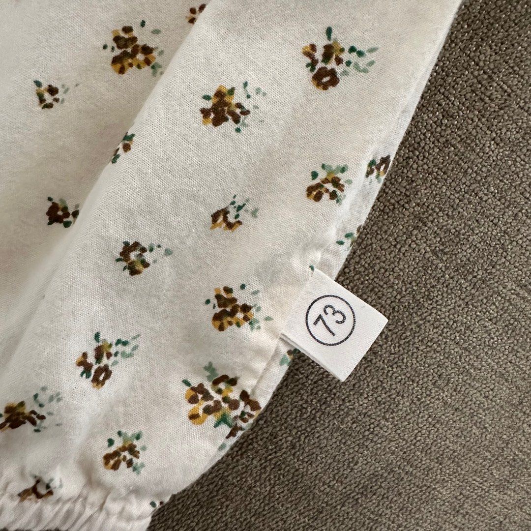6-9M Floral Romper (Category: Babies & Kids Fashion) located in Pasig City. Submitted by speciallyselected (Listing ID 1316511152, Image 3). Description: Used 2x only. Bought from the orange app. Fits my daughter up to 12 mos. Size on tag is 73. .