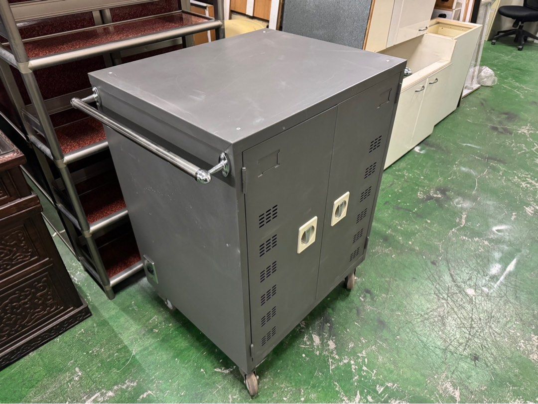 灰色鋼製三尺活動式工具櫃*活動櫃*雙門櫃*工具櫃*營業櫃*收納櫃*置物櫃*儲物櫃, 家具及居家用品, 家具, 其他居家傢俱在旋轉拍賣