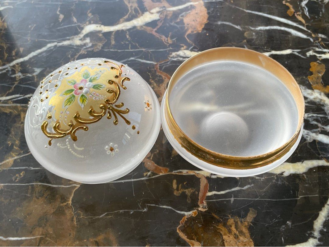 * vintage Jewelry box ୨୧ * 陶器製の小さな パニエ Vintage S. Sper Bijou Wooden Jewelry Box With Family Crest
