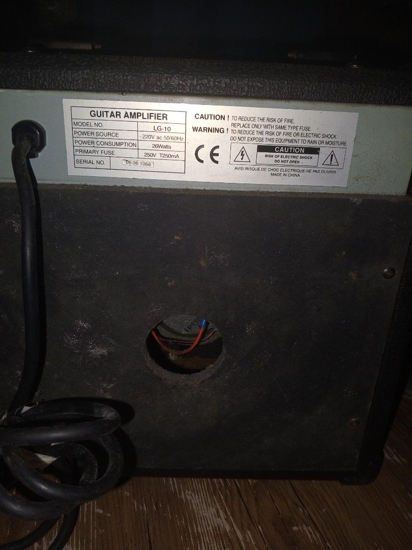 AmpleQ guitar amplifier (Category: Soundbars, Speakers & Amplifiers) located in Manila. Submitted by zeus025 (Listing ID 1316466637, Image 2). Description: No isse gagamitin na lang.