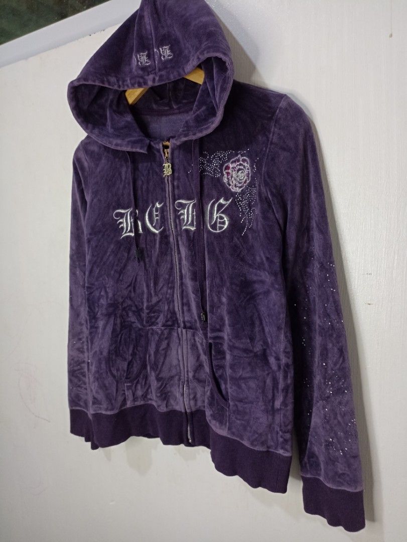 Bcbg jacket y2k vibes (Category: Coats, Jackets and Outerwear) located in Alaminos. Submitted by aefalvarez (Listing ID 1316577714, Image 2). Description: velvet.