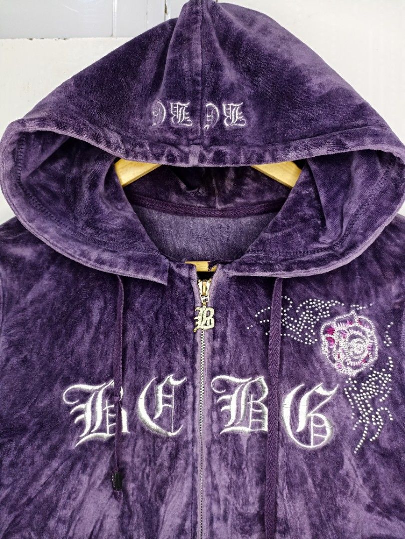 Bcbg jacket y2k vibes (Category: Coats, Jackets and Outerwear) located in Alaminos. Submitted by aefalvarez (Listing ID 1316577714, Image 3). Description: velvet.