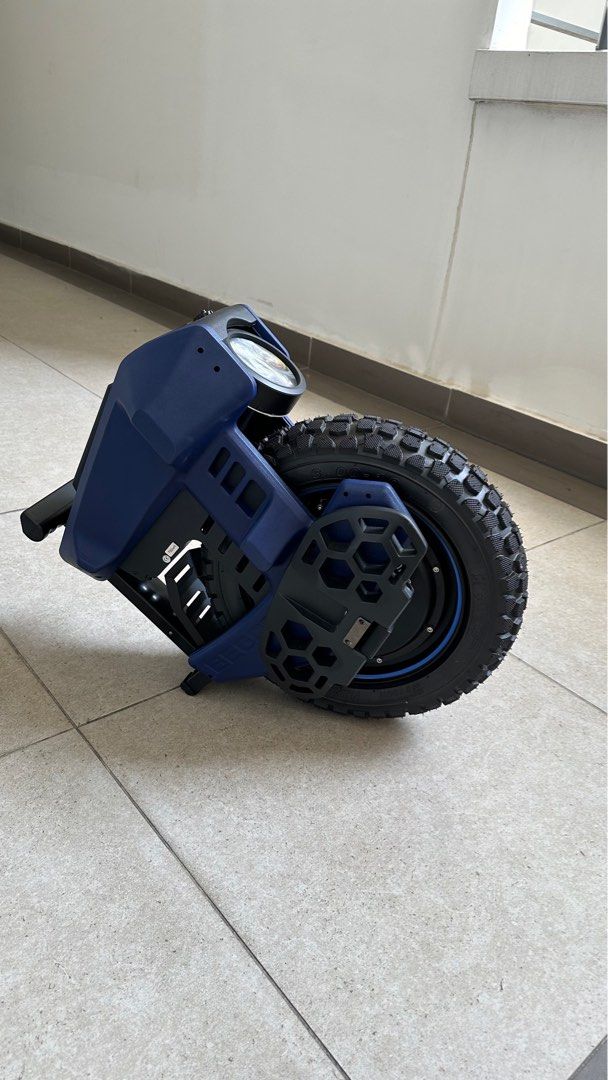 Begode A2 (Category: Skates, Rollerblades & Scooters) located in Subang Jaya. Submitted by allihave (Listing ID 1316550428, Image 1). Description: Letgo because not use anymore Need to go to new owner Come with trolley Can nego a bit.