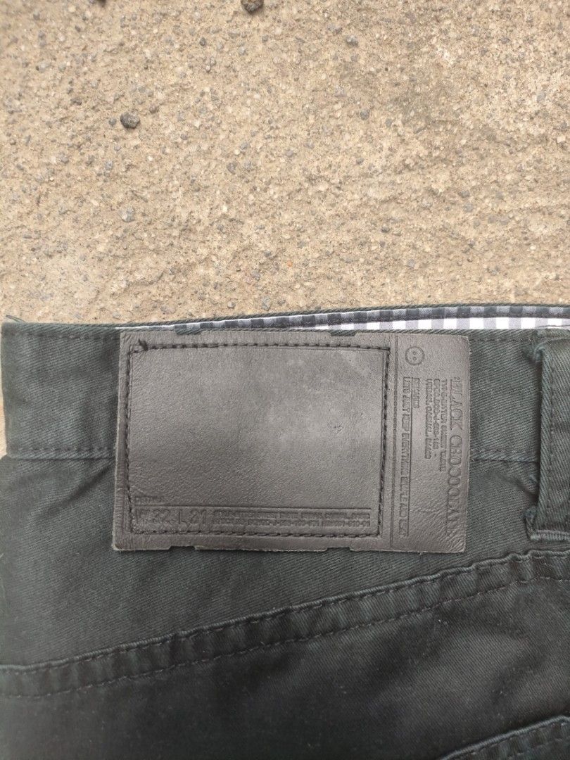 Black Chocoolate Pants (Category: Trousers) located in Santa Rosa. Submitted by outfromthebins (Listing ID 1316520160, Image 2). Description: 💠Dimes: Waist: 32' inch Length: 39.5' inch Leg opening: 8' inch 💠Color: Black 💠no issues 💠Very Good Condition 💠color may vary due to lighting 💠549 free shipping 💠MOP: Gcash 📩 DM for more inquiries 📩.