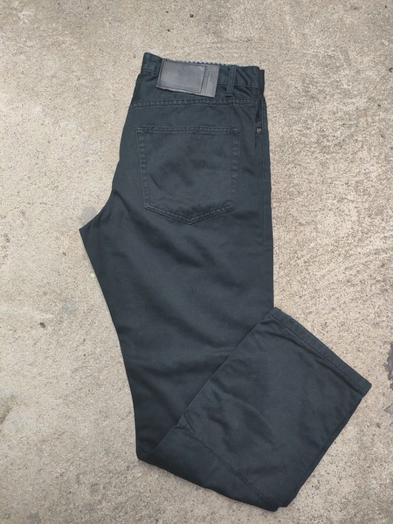 Black Chocoolate Pants (Category: Trousers) located in Santa Rosa. Submitted by outfromthebins (Listing ID 1316520160, Image 1). Description: 💠Dimes: Waist: 32' inch Length: 39.5' inch Leg opening: 8' inch 💠Color: Black 💠no issues 💠Very Good Condition 💠color may vary due to lighting 💠549 free shipping 💠MOP: Gcash 📩 DM for more inquiries 📩.