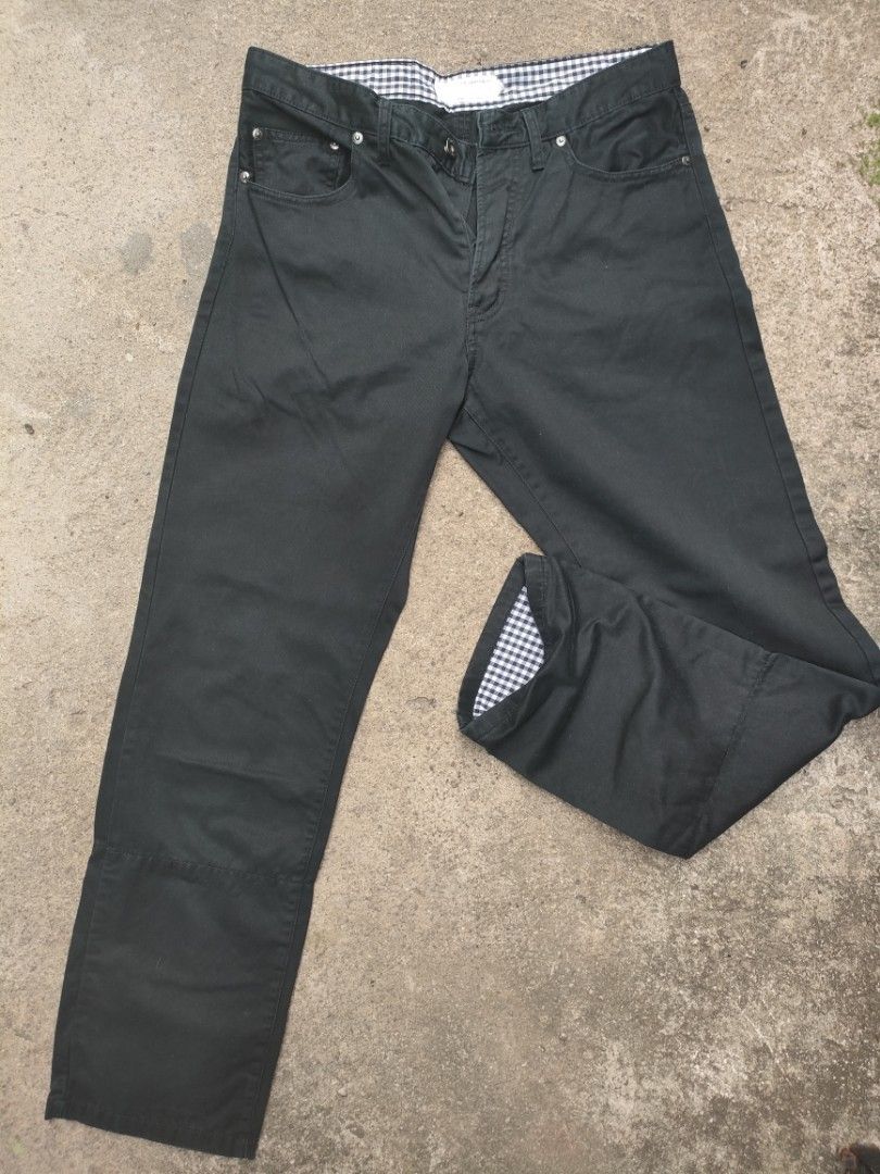 Black Chocoolate Pants (Category: Trousers) located in Santa Rosa. Submitted by outfromthebins (Listing ID 1316520160, Image 3). Description: 💠Dimes: Waist: 32' inch Length: 39.5' inch Leg opening: 8' inch 💠Color: Black 💠no issues 💠Very Good Condition 💠color may vary due to lighting 💠549 free shipping 💠MOP: Gcash 📩 DM for more inquiries 📩.