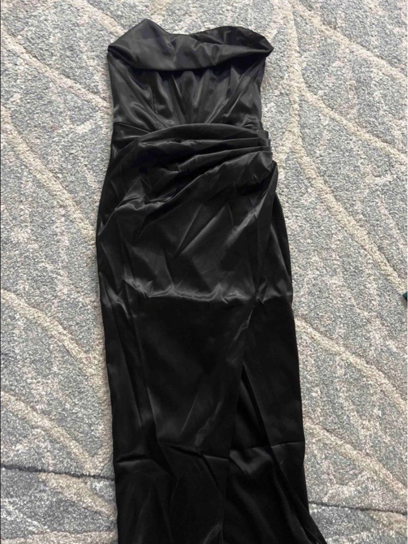 Black Corset Satin Evening Dress (Category: Evening dresses & gowns) located in Quezon City. Submitted by byali (Listing ID 1316620445, Image 2). Description: Used once for an event Perfect condition Really pretty! Corset (with ribs) satin evening gown with slit, has zipper on the back Hand wash or professional dry clean Size small Available for meet ups around Pampanga Shipping Courier: LBC.