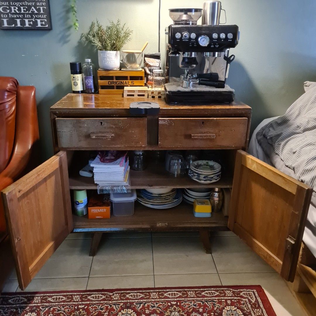 Cabinet solid (Category: Shelves, Cabinets & Racks) located in Selayang. Submitted by fundexpress (Listing ID 1316541963, Image 2). Description: cabinet antik sesuai untuk rumah atau kedai2 kopi.