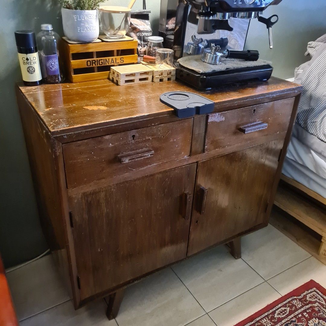 Cabinet solid (Category: Shelves, Cabinets & Racks) located in Selayang. Submitted by fundexpress (Listing ID 1316541963, Image 3). Description: cabinet antik sesuai untuk rumah atau kedai2 kopi.