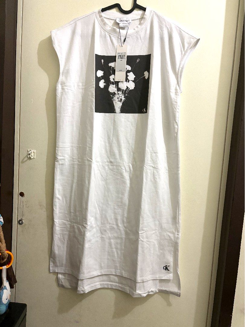 Calvin Klein Stretch Dress (Category: Dresses) located in Mandaluyong City. Submitted by mayanimosity (Listing ID 1316461001, Image 3). Description: CK dress White Size: Small Price: 2200 Ships from Mandaluyong c/o buyer.