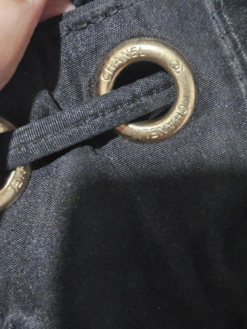 CHANEL bag (Category: Luxury Bags & Wallets) located in Balanga. Submitted by momstyle.ph (Listing ID 1287911107, Image 2). Description: CHANEL bucket bag Shoulder bag/kili bag/ handbag nylon SALE PRICE 💕.