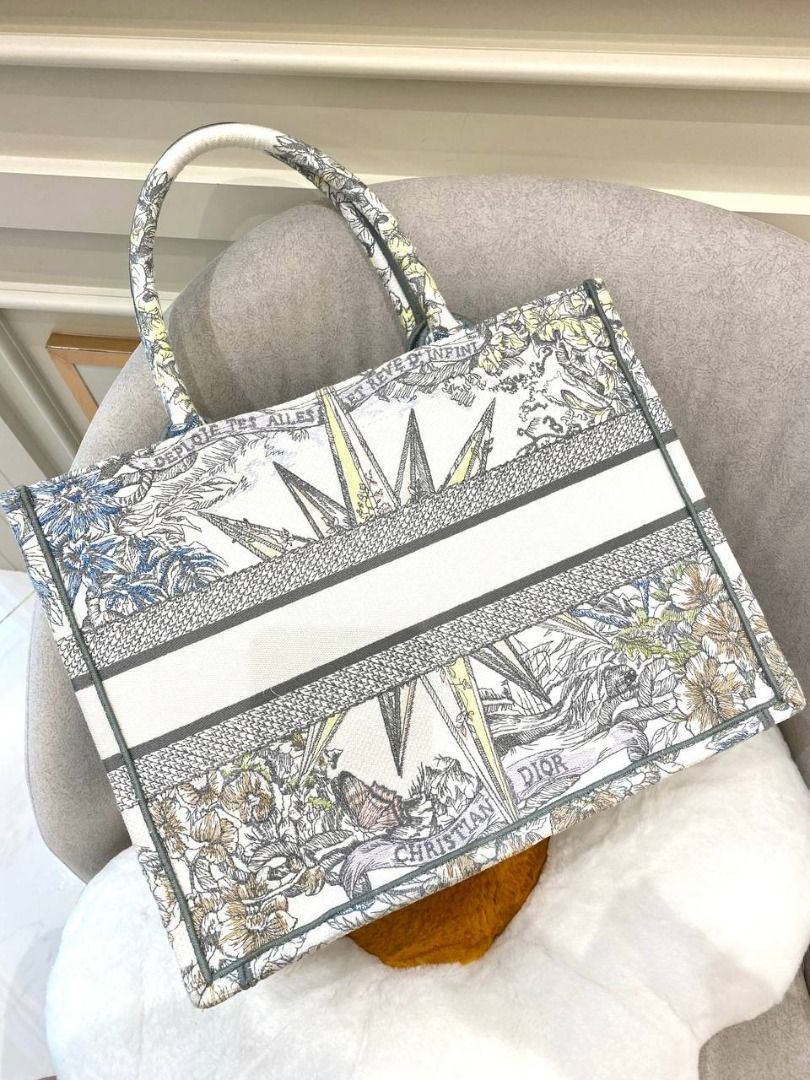 Dior book tote colors hotsell