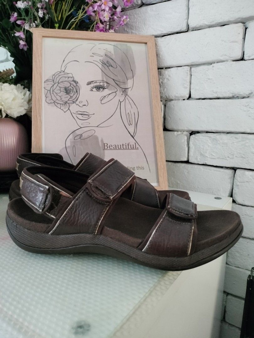 Clarks sandals size 3 sale
