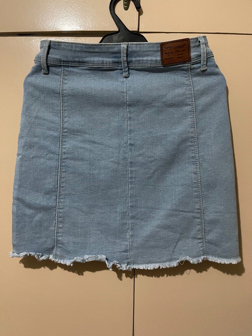 Crissa Maong skirt (Category: Skirts) located in Quezon City. Submitted by kvrt0907 (Listing ID 1316463226, Image 2). Description: Selling Pre-Loved Crissa Maong skirt . Size Small. Andyan na din po ang length niya. You can check it po ng mabuti before you get it para maging sure ka sa bibilhin mo. Negotiable pero no sa barat po. Rfs - Decluttering.