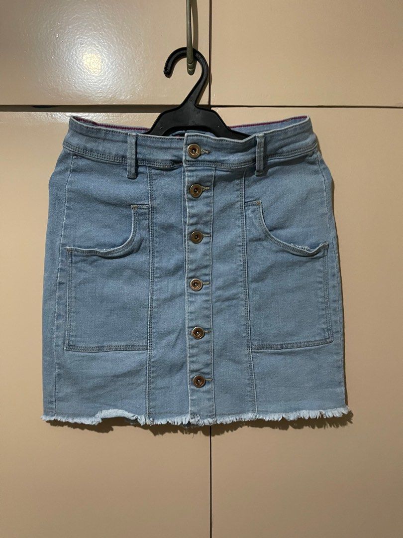 Crissa Maong skirt (Category: Skirts) located in Quezon City. Submitted by kvrt0907 (Listing ID 1316463226, Image 1). Description: Selling Pre-Loved Crissa Maong skirt . Size Small. Andyan na din po ang length niya. You can check it po ng mabuti before you get it para maging sure ka sa bibilhin mo. Negotiable pero no sa barat po. Rfs - Decluttering.